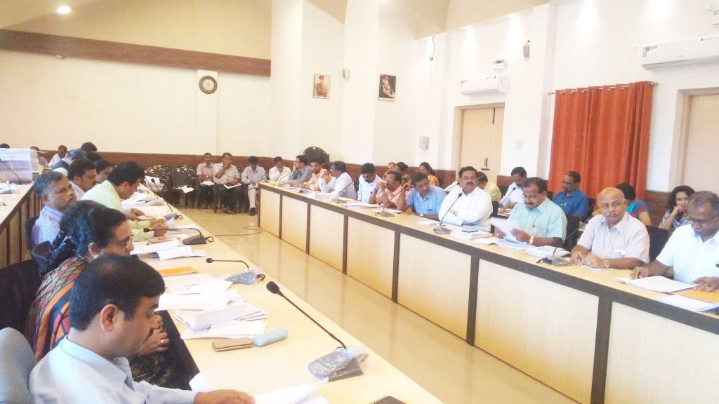 ಮತದಾರರ ಪಟ್ಟಿ ಪರಿಷ್ಕರಣೆ: ಮನೆ ಮನೆಗಳಿಗೆ ಖುದ್ದು ಭೇಟಿ ನೀಡಲು ಅಧಿಕಾರಿಗಳಿಗೆ ಸೂಚನೆ